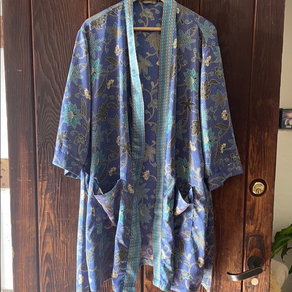 Blue Flower Balinese Robe - Picture 6 of 6